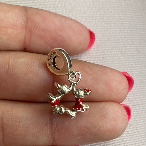 Disney x Pandora Mickey Mouse & Minnie Mouse Kissing Dangle Charm - Picture 1 of 3